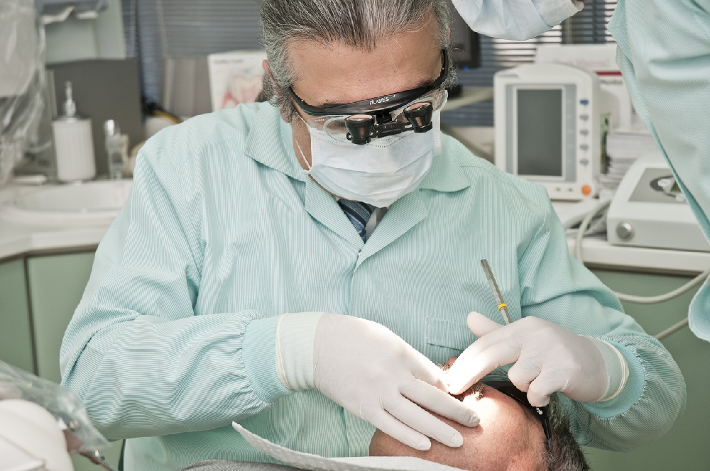 Implanty zębowe wykonywane w mieście Kraków