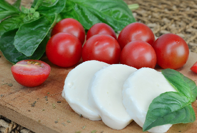 Jak przygotować smaczne i pożywne polędwiczki z suszonymi pomidorami?